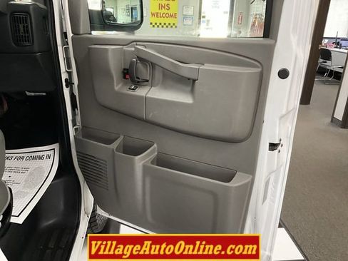 Used 2017 Chevrolet Express 2500 Extended RWD image 32
