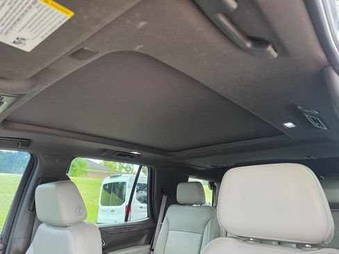 Used 2021 Chevrolet Tahoe Z71 w/ Luxury Package AWD/4WD image 32