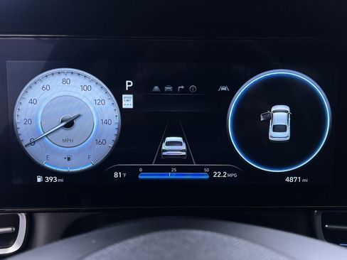 Used 2025 Hyundai Elantra SEL image 17