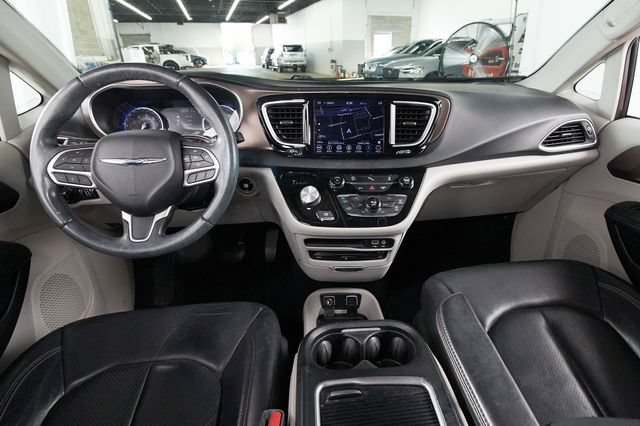 Used 2018 Chrysler Pacifica Touring-L Plus FWD image 6