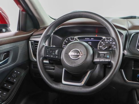 Used 2023 Nissan Rogue SV image 12