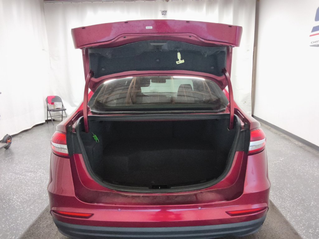 Used 2019 Ford Fusion SEL FWD image 11