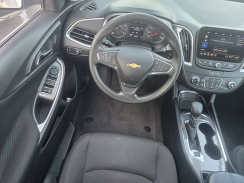 Used 2024 Chevrolet Malibu LT FWD image 9