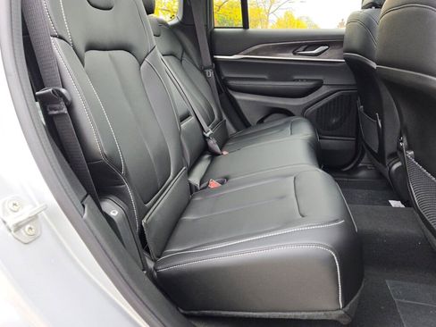 New 2025 Jeep Grand Cherokee Limited w/ Black Appearance Package image 10