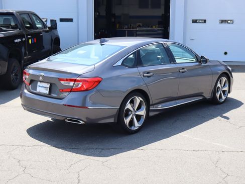Used 2018 Honda Accord Touring image 10