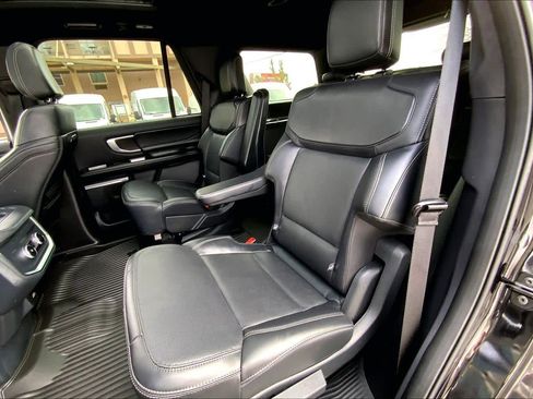 Certified 2025 Ford Expedition Platinum w/ Stealth Appearance Package image 19