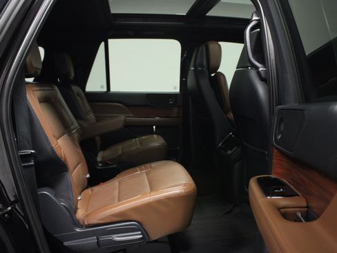Used 2024 Lincoln Navigator L Reserve w/ Monochromatic Package AWD/4WD image 16