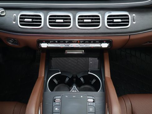 Used 2025 Mercedes-Benz GLS 450 4MATIC image 29