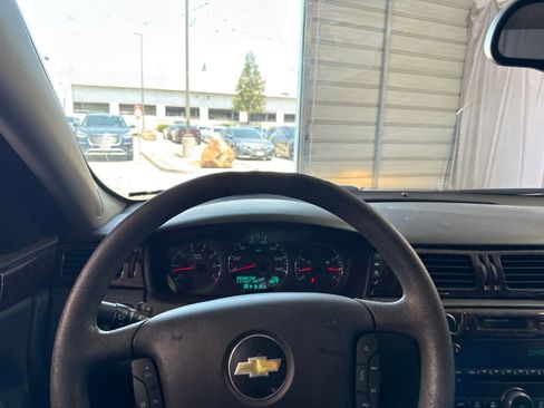 Used 2016 Chevrolet Impala LT FWD image 24