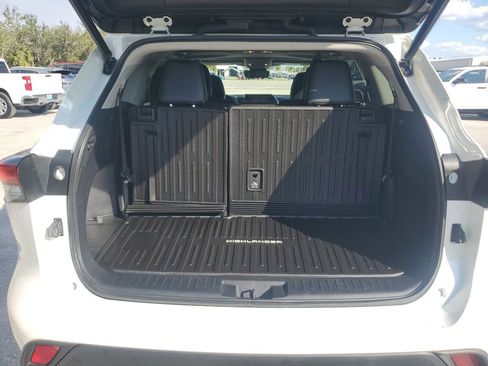 Used 2021 Toyota Highlander XLE image 22