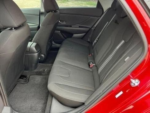 Used 2025 Hyundai Elantra Sport image 14