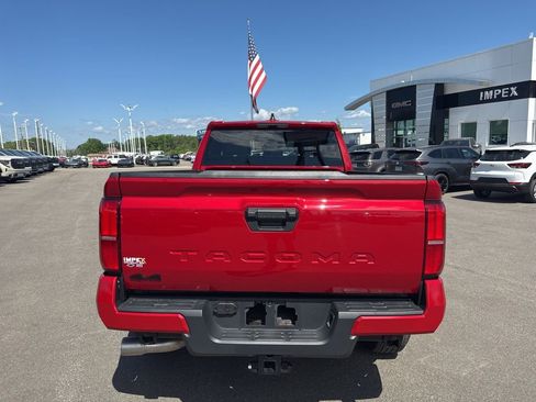 Used 2025 Toyota Tacoma TRD Sport AWD/4WD image 4