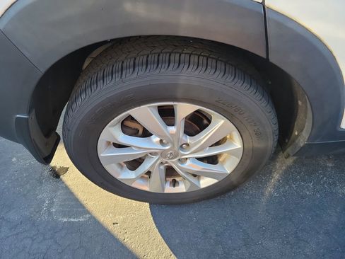 Used 2020 Hyundai Tucson SE image 12