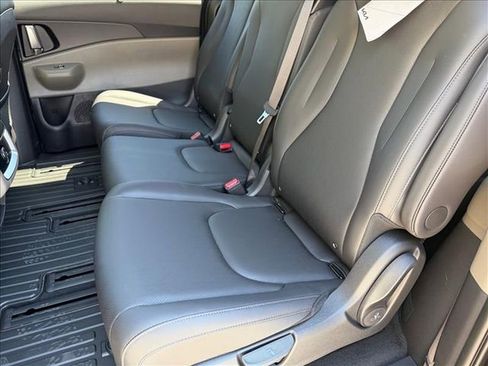 New 2026 Kia Carnival EX image 12