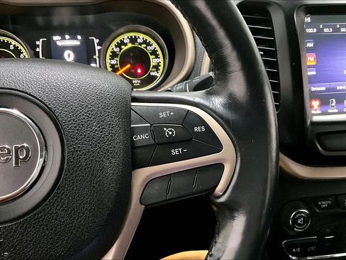 Used 2016 Jeep Cherokee Latitude w/ Comfort & Convenience Group image 12