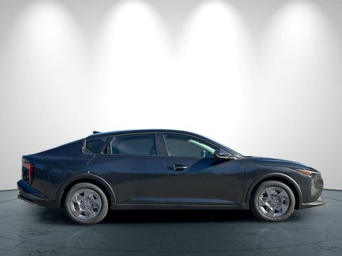 New 2026 Kia K4 LX image 3