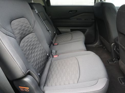 Used 2025 Nissan Pathfinder S image 42