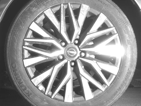 Used 2025 Nissan Altima 2.5 SV FWD image 14