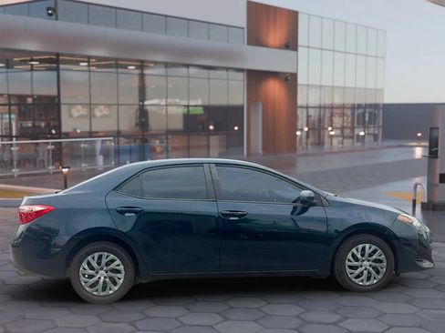 Used 2018 Toyota Corolla LE w/ Carpet Mat Package (TMS) FWD image 12
