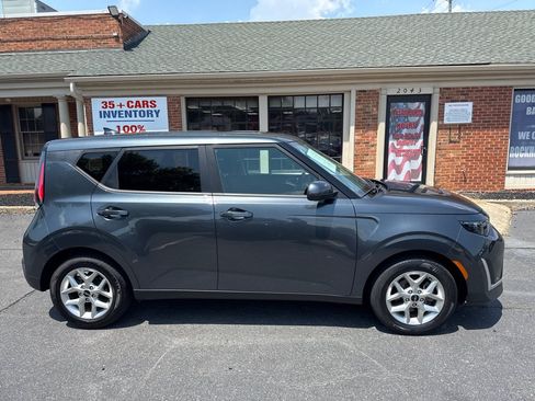 Used 2023 Kia Soul LX w/ Option Group 015 FWD image 4