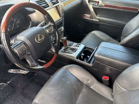 Used 2017 Lexus GX 460 Luxury w/ Preferred Accessory Package image 4