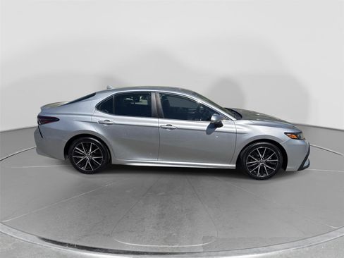 Used 2021 Toyota Camry SE FWD image 7