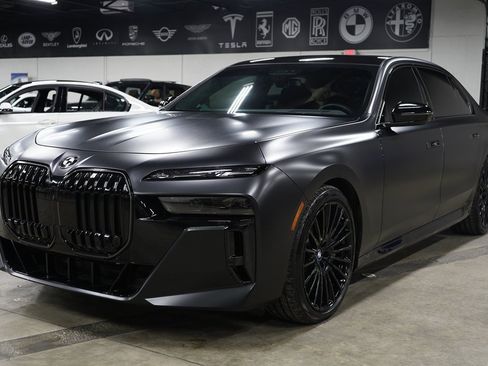 Used 2025 BMW 760i xDrive w/ Executive Package AWD/4WD image 1