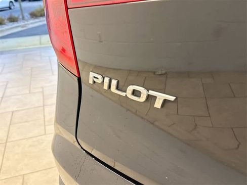 Certified 2017 Honda Pilot Elite image 13