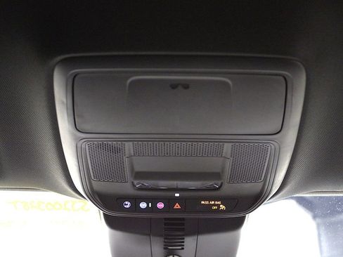 Used 2025 Chevrolet Traverse Z71 w/ LPO, Floor Liner Package AWD/4WD image 25