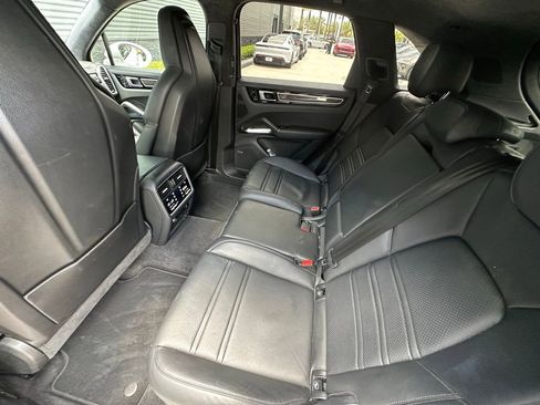 Certified 2019 Porsche Cayenne Turbo AWD/4WD image 39