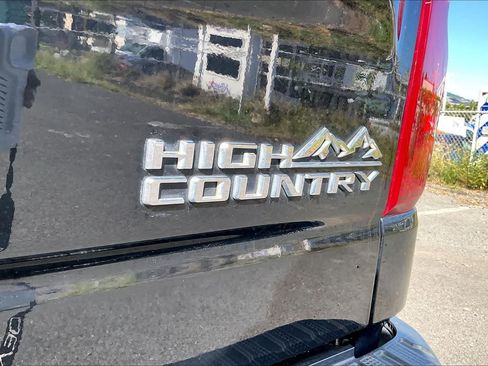 Used 2020 Chevrolet Silverado 1500 High Country w/ Technology Package AWD/4WD image 7