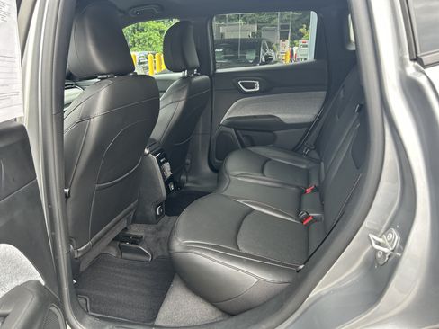 Certified 2023 Jeep Compass Latitude AWD/4WD image 10