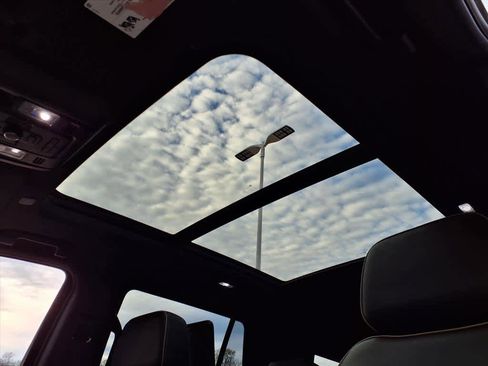 Used 2021 GMC Yukon SLT w/ SLT Luxury Plus Package image 16