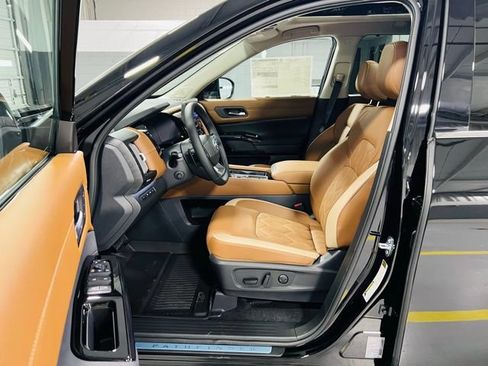 New 2026 Nissan Pathfinder Platinum FWD image 24