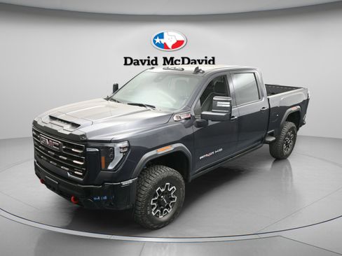 Used 2025 GMC Sierra 2500 AT4X image 2