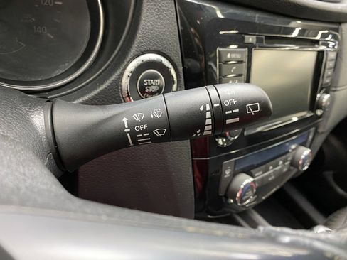 Used 2018 Nissan Rogue SV image 31