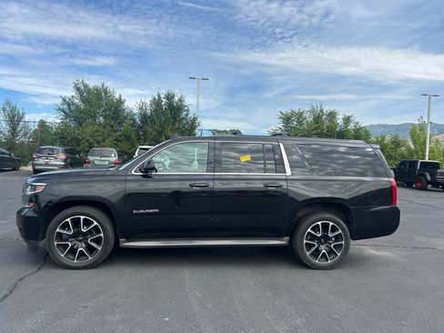 Used 2016 Chevrolet Suburban LT w/ Luxury Package AWD/4WD image 12