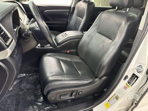 Used 2018 Toyota Highlander Limited Platinum image 4