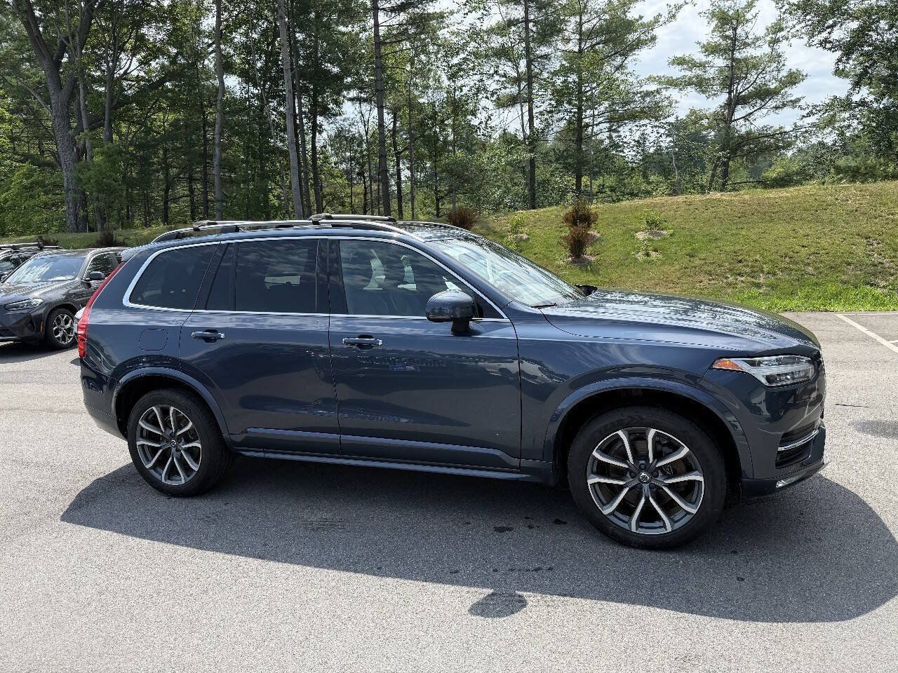 Used 2019 Volvo XC90 T5 Momentum w/ Multimedia Package AWD/4WD image 5