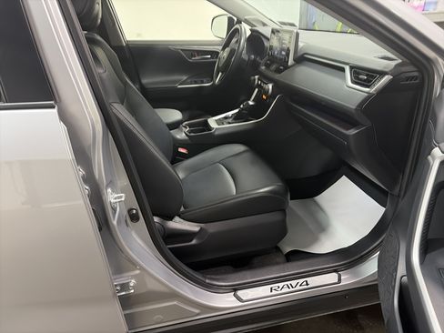 Used 2020 Toyota RAV4 Limited w/ Carpet Mat Package AWD/4WD image 33