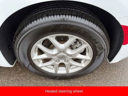 Used 2024 Chrysler Pacifica Touring-L image 14