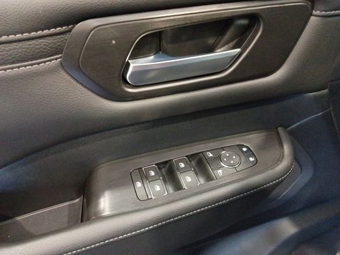 Used 2025 Nissan Armada SV RWD image 32