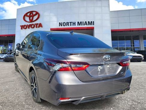 Used 2023 Toyota Camry SE image 3