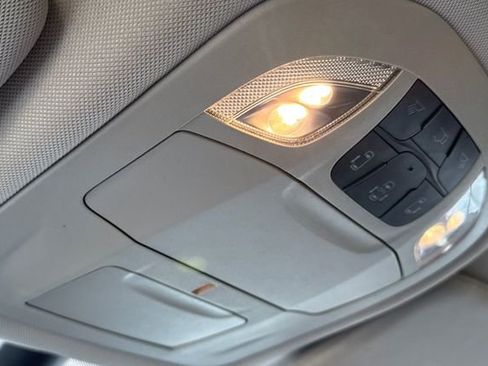 Used 2024 Chrysler Pacifica Touring-L image 25