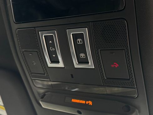 Used 2023 Land Rover Defender 110 image 34