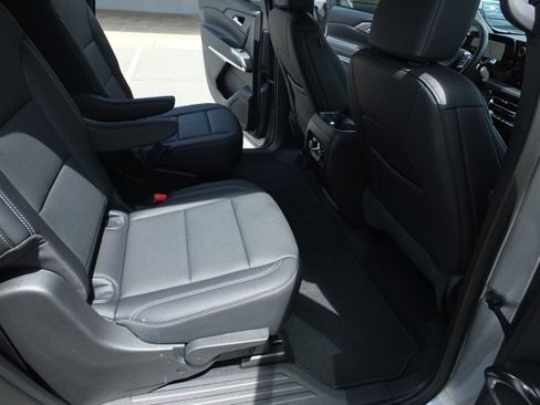 Used 2026 Chevrolet Traverse LT FWD image 13