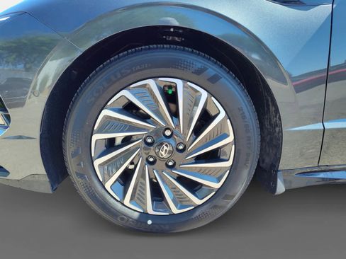 New 2025 Hyundai Sonata Limited image 9
