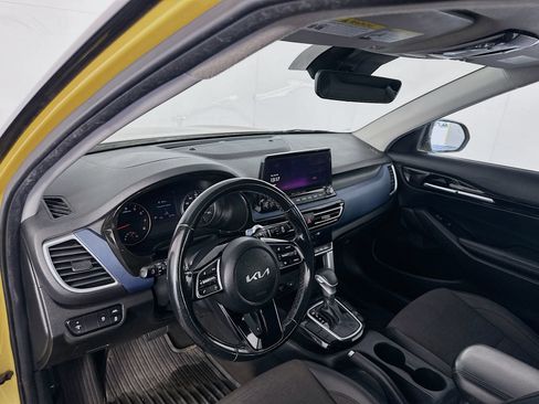 Used 2023 Kia Seltos S w/ Navigation Package FWD image 9