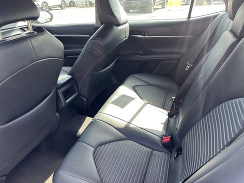 Used 2024 Toyota Camry SE image 3