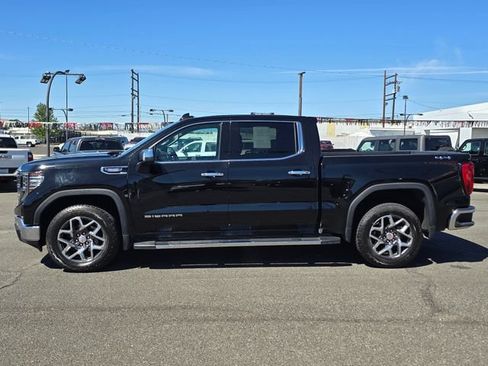 Used 2022 GMC Sierra 1500 SLT w/ SLT Premium Plus Package AWD/4WD image 2